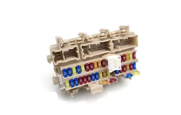 Nissan Qashqai Fuse module C2685 4EB0C