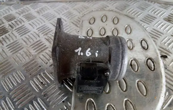 Audi A4 S4 B5 8D Mass air flow meter 037906461B