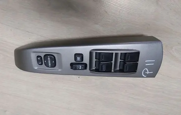 Toyota Prius (NHW20) Other switches/knobs/shifts 84820-47050