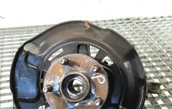 Toyota Avensis T270 Front wheel hub spindle knuckle