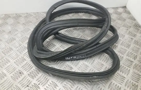 Seat Leon (5F) Loading door rubber seal (on body) 5F9827705B