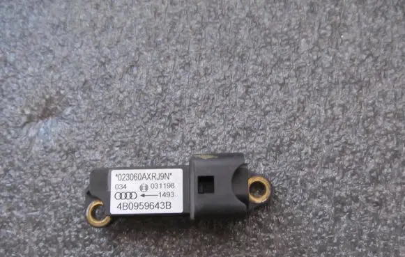 Audi A6 S6 C5 4B Airbag deployment crash/impact sensor 4B0959643B 031198 023060AXR99N