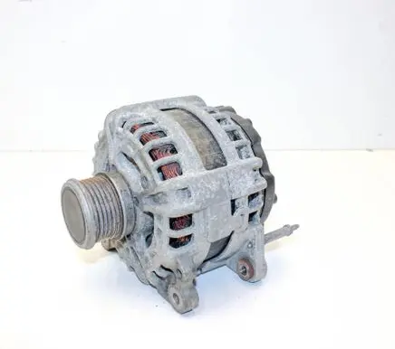Volkswagen PASSAT B8 Generator/alternator 05L903026J