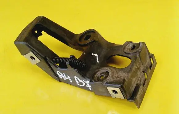 Audi A4 S4 B7 8E 8H Fender mounting bracket 8E0853921B