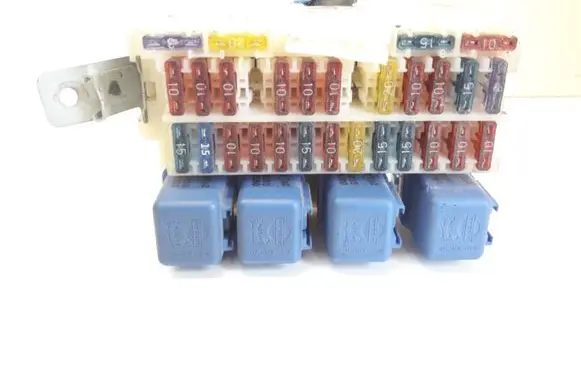 Nissan Primera Fuse module 960719