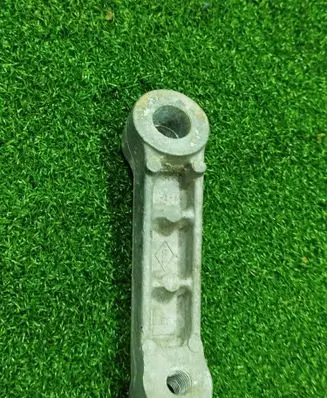 Engine mounting bracket