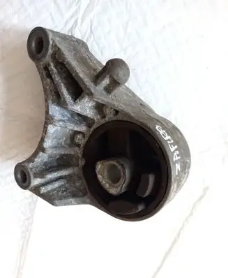 Opel Zafira B Engine mount bracket