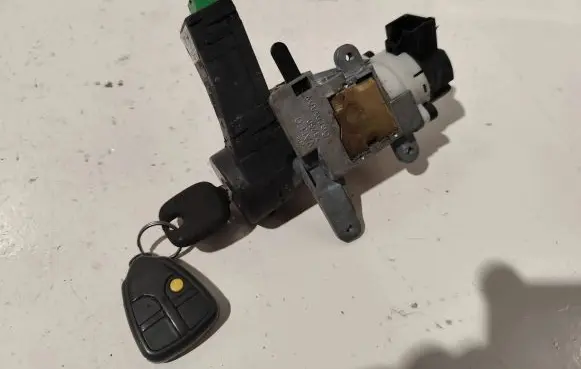 Volvo V70 Ignition lock 73760