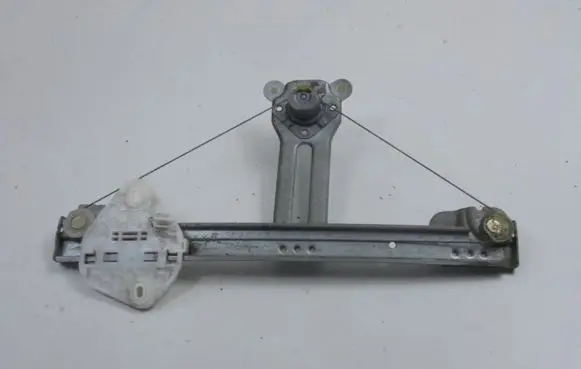 Dacia Logan I Rear door manual window regulator 