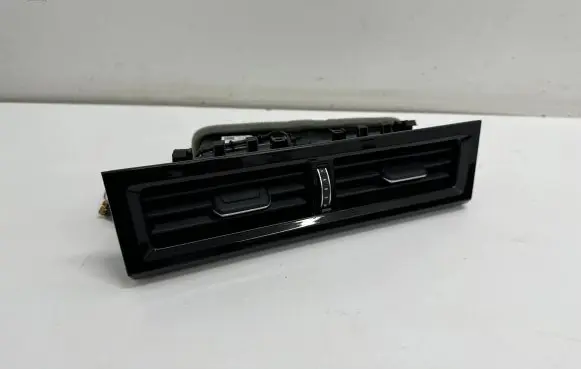 Volkswagen Touareg III Dash center air vent grill 762858418