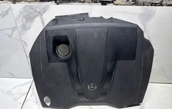 Mercedes-Benz C W204 Engine cover (trim) A6460101167