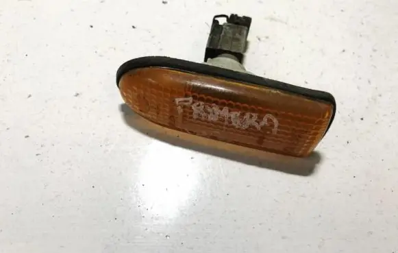Nissan Primera Front fender indicator light 2616090j00 138260