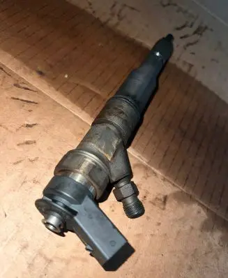 BMW X5 E53 Fuel injector 7789661