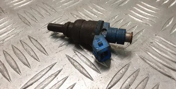 Audi A4 S4 B5 8D Fuel injector 058133551F
