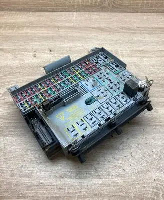 Opel Vectra B Fuse module 90504534