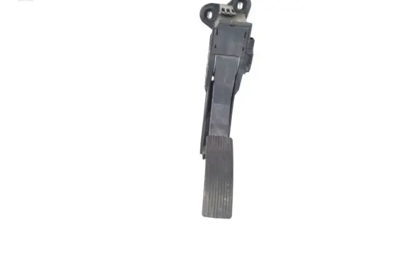 Accelerator throttle pedal