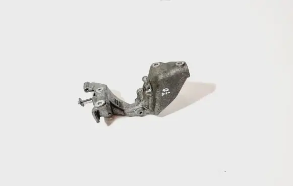 Nissan X-Trail T32 Engine mounting bracket 147174072R 147174072 A6261410040
