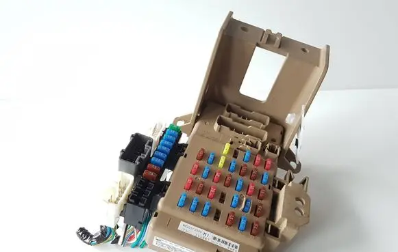 Subaru XV Fuse module 82201FJ000 110567