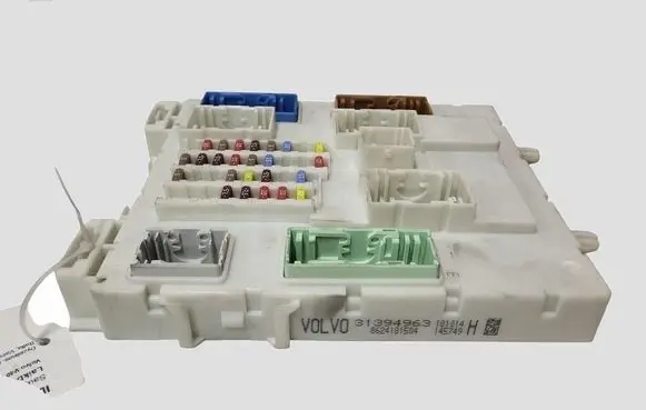Volvo V40 Fuse module 31394963 8624181504