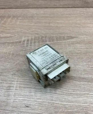 BMW 5 E39 Glow plug pre-heat relay 2247664 72RB511