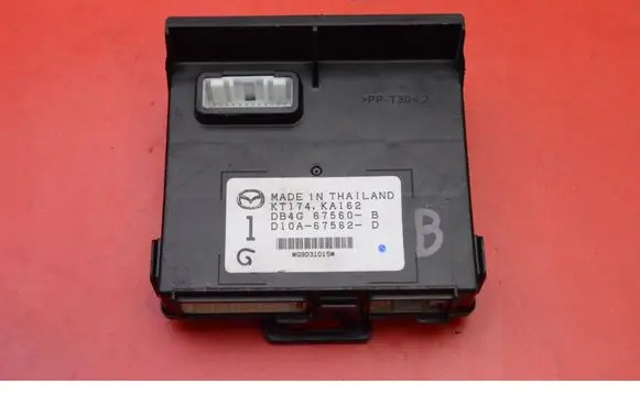 Mazda MX-5 NA Miata Comfort/convenience module D23N67560B