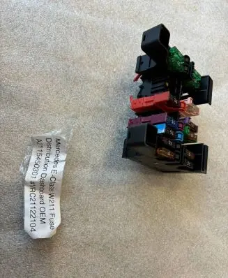 Mercedes-Benz E W211 Fuse module 2115450301 13943311 A2115450301
