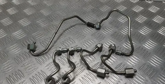 Fuel injector supply line/pipe