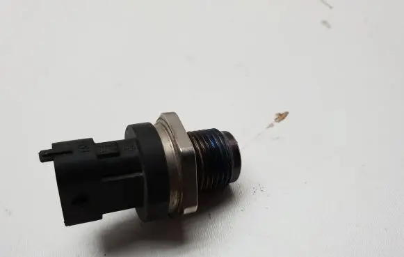 Fuel pressure sensor