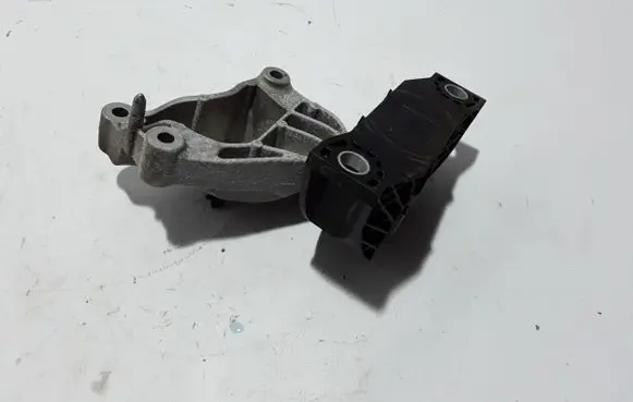 Dacia Sandero III Engine mount bracket 112844547R