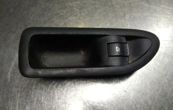 Renault Laguna II Electric window control switch 82000317493