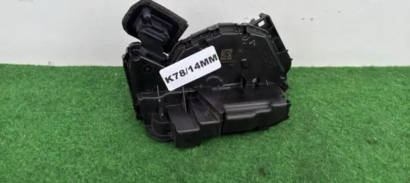 Volkswagen Touran III Front door lock 5TB837016A