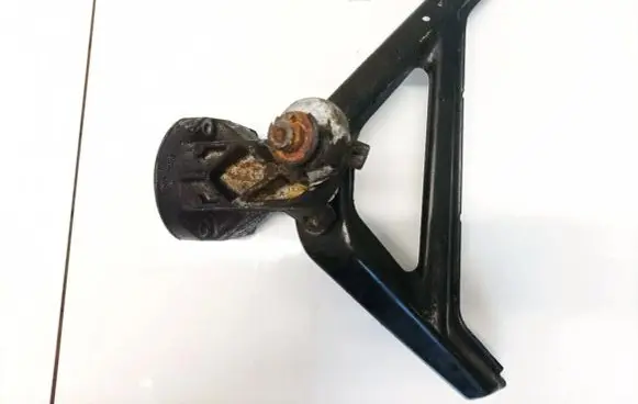 Mercedes-Benz C W203 Engine mounting bracket a6112230704