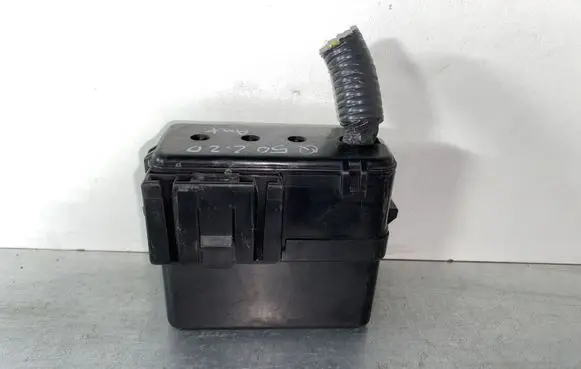 Infiniti Q50 Relay mounting block K1538265F10