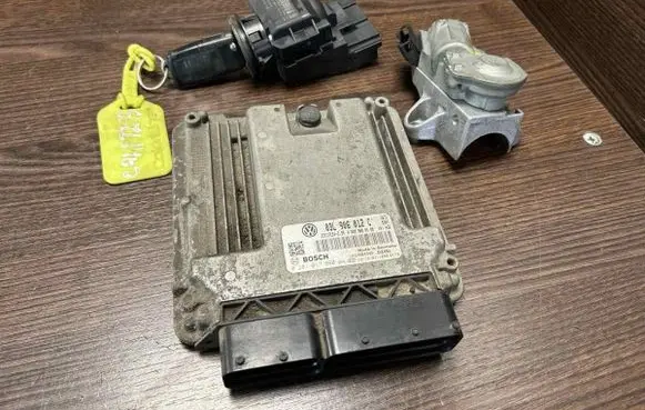 Volkswagen Crafter Engine control unit/module 03L906012C 0281017660