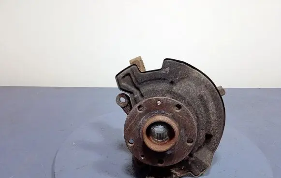 Front wheel hub spindle knuckle