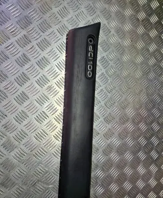 Renault Master II Front door trim (molding) 7701692580 EPDM28T 25725