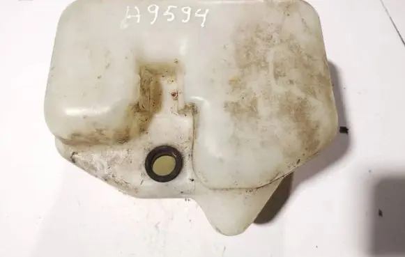 Peugeot 405 Windshield washer fluid reservoir/tank