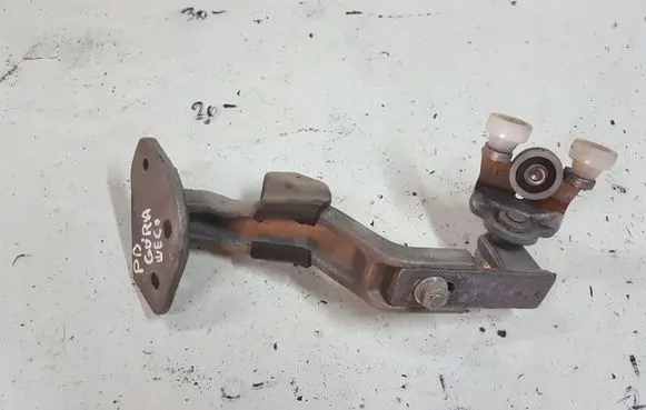 Iveco Daily 6th gen Sliding door upper roller guide/hinge 