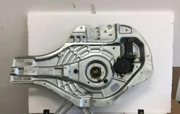 Hyundai Tucson JM Front door window regulator with motor 824502E000 824702E010