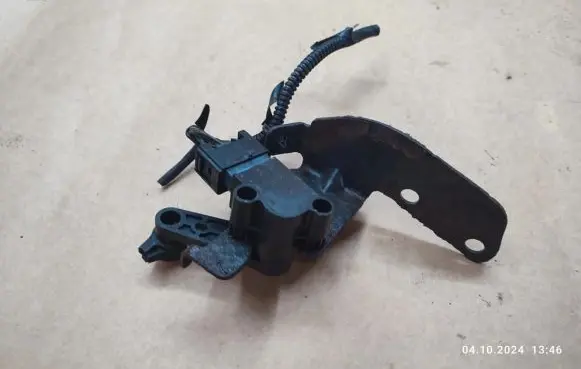 Jaguar XF X250 Air suspension front height level sensor 