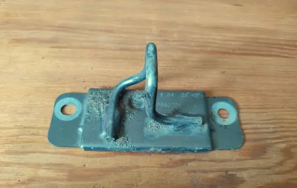 Renault Laguna III Engine bonnet/hood lock/latch loop/hook 656200007R 3408