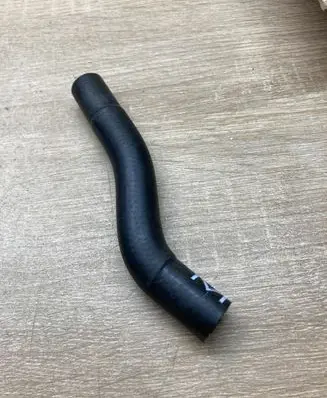 Coolant pipe/hose