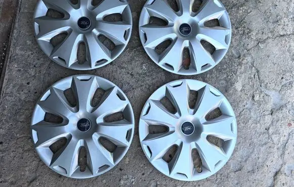 Ford Focus R16 wheel hub/cap/trim AM511000BA