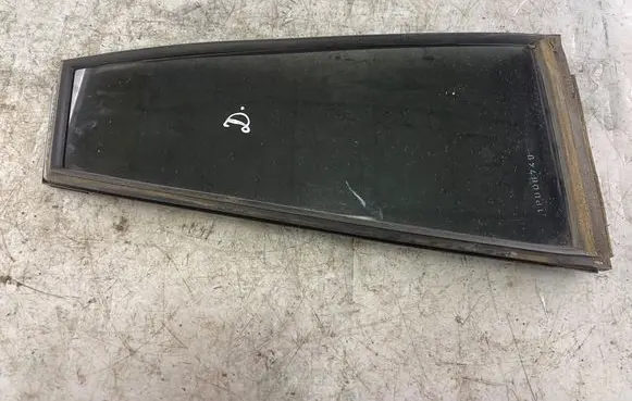 Mitsubishi Pajero Sport I Rear vent window glass 
