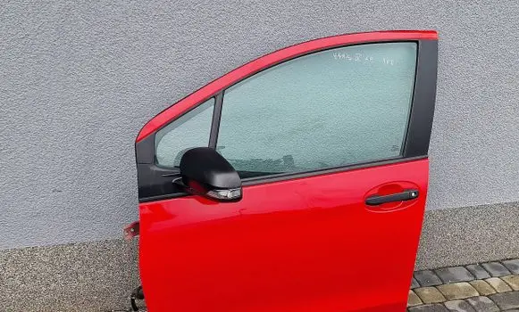 Toyota Yaris Front door 