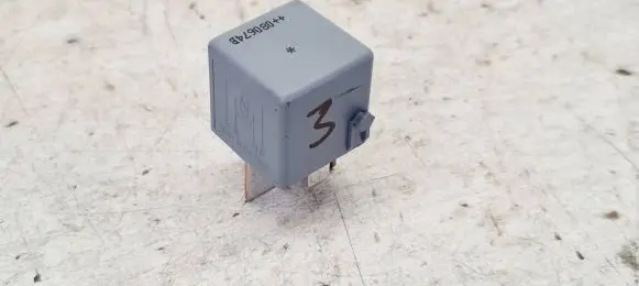 Mercedes-Benz B W245 Other relay A0025422619 V23134J52X361