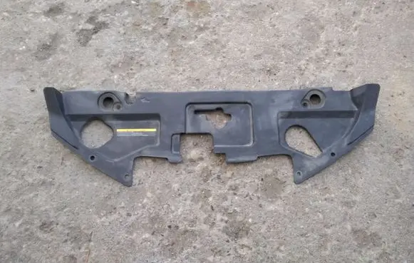 Engine bonnet/hood lock trim molding