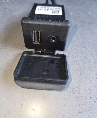 Renault Trafic III (X82) AUX in-socket connector 20874710 NAL115344E7E