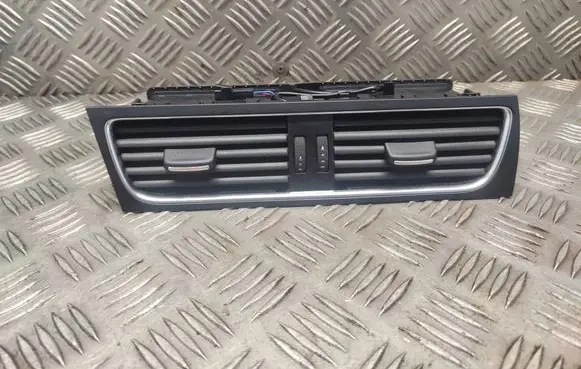 Audi A5 Sportback 8TA Dash center air vent grill 8T1820951C