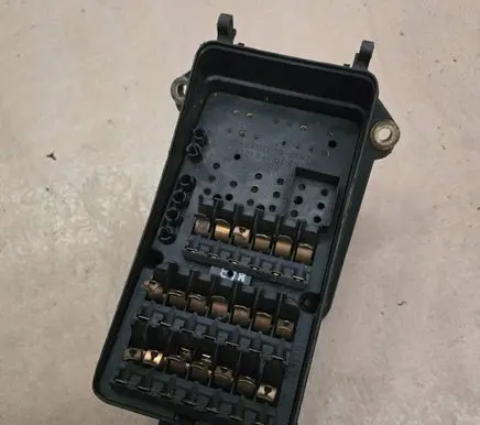 Mercedes-Benz C W203 Fuse box set 2015400450